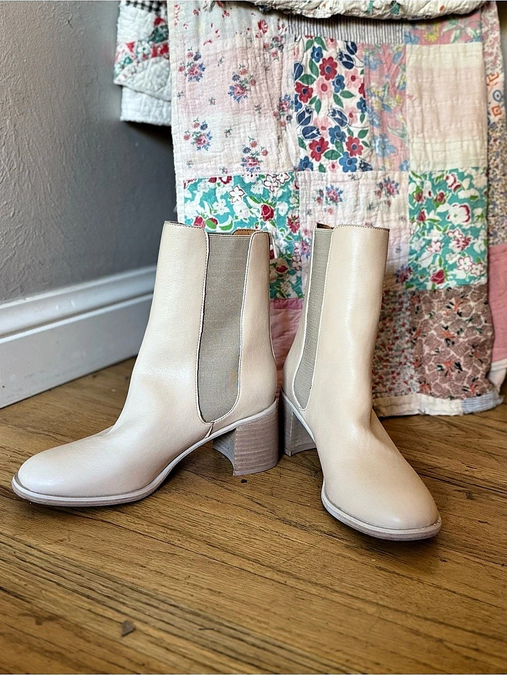 Oasis Society The Olivia Heeled Chelsea Boots Cream US 9
